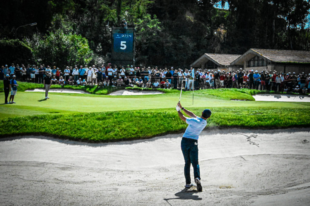 Rory McIlroy in azione durante l'Open d'Italia 2022 al Marco Simone Golf
